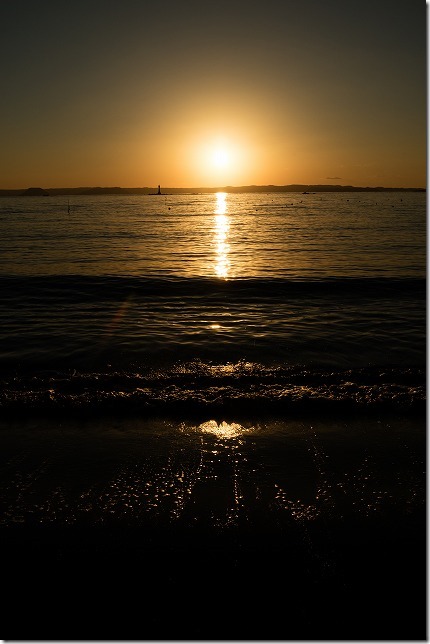 福の浦近くの海岸で夕日