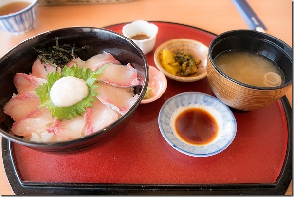 糸島ざうお本店のぶり胡麻丼