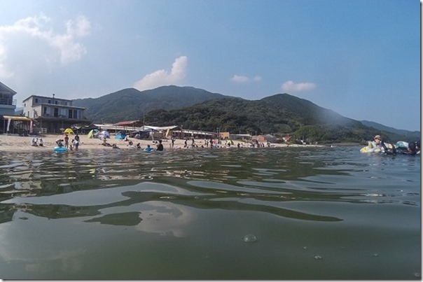 糸島の深江海水浴場の人出