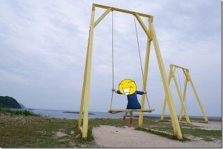 糸島の大きなブランコ(二見ヶ浦近くの駐車場)