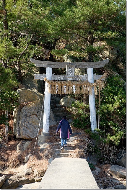 箱島・箱島神社への鳥居