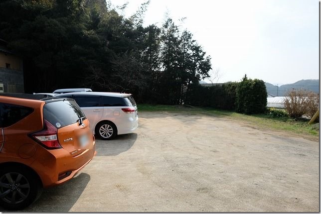 糸島・桜井にあるパン屋「のたり」の駐車場