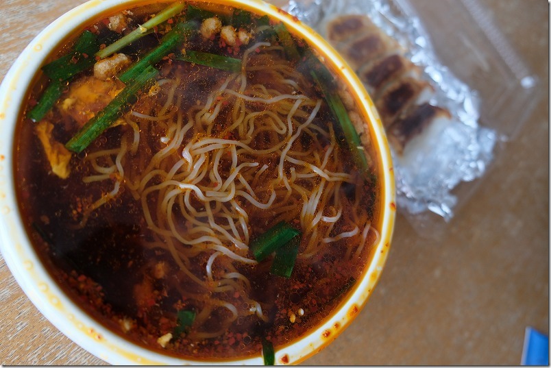 「ちぢれ麺」を入れた元祖辛麺