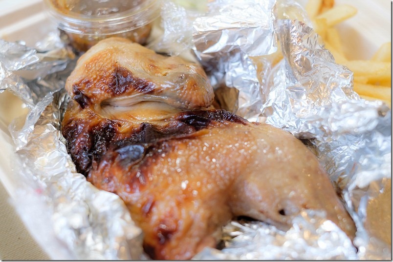 糸島フリフリチキンの丸鶏の炭火焼きハーフボックス