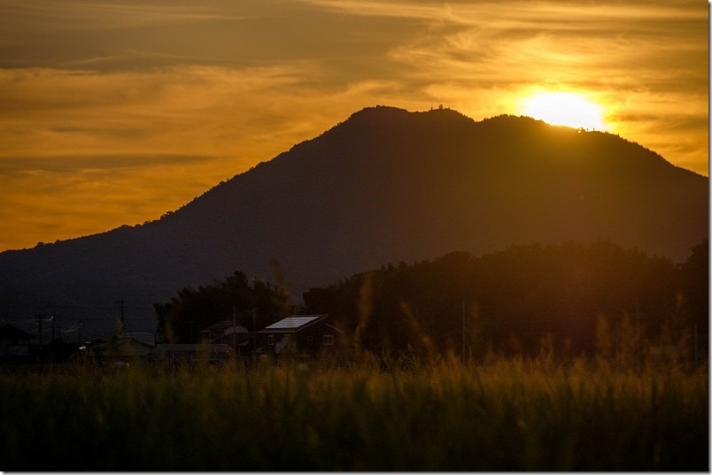 糸島富士（可也山）に沈む夕日