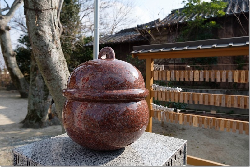 太郎丸神社で落ちない鈴に合格祈願、御札を通す。糸島