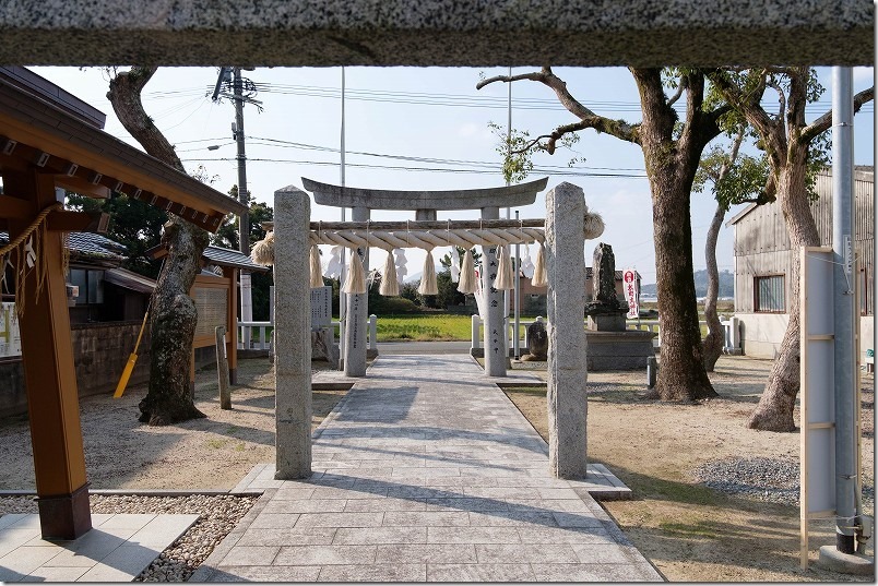 落ちない鈴、太郎丸神社の本殿付近が入り口