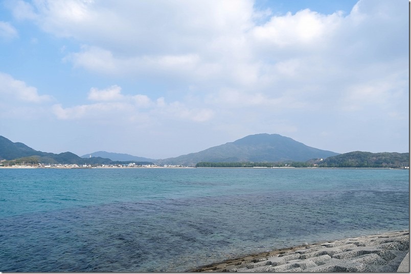 船越、綿積神社から見た、糸島の青い海