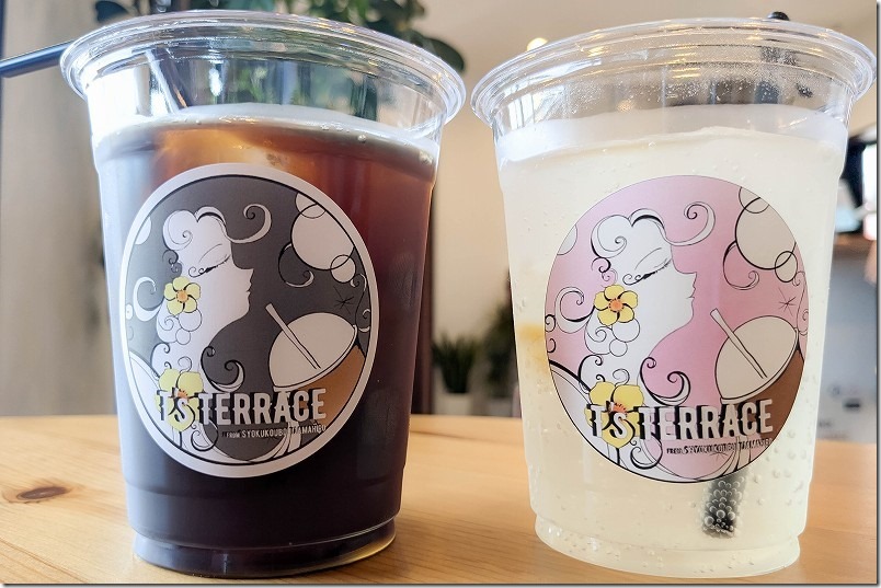 糸島のライダーズカフェT'sTERRACEでドリンク。コーヒー、レモンスカッシュ