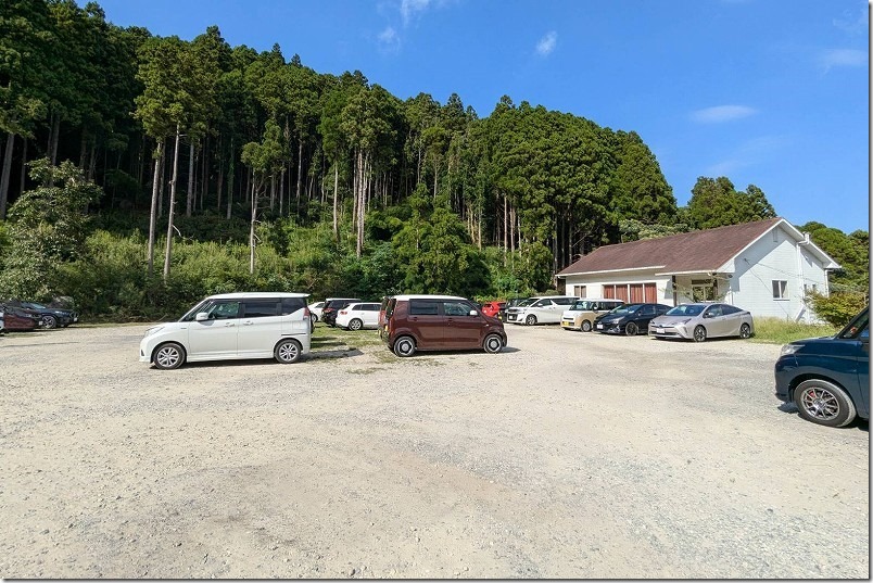 糸島 森のカフェの駐車場