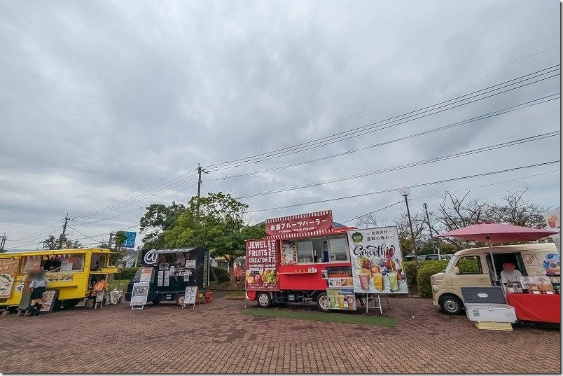 旨いものエリアのキッチンカーの店舗。糸島ハンドメイドカーニバル