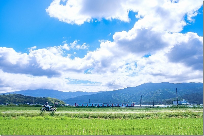 NHK朝ドラ「おむすび」のロケ地。電車と自転車で走る主人公の撮影シーンのロケ場所