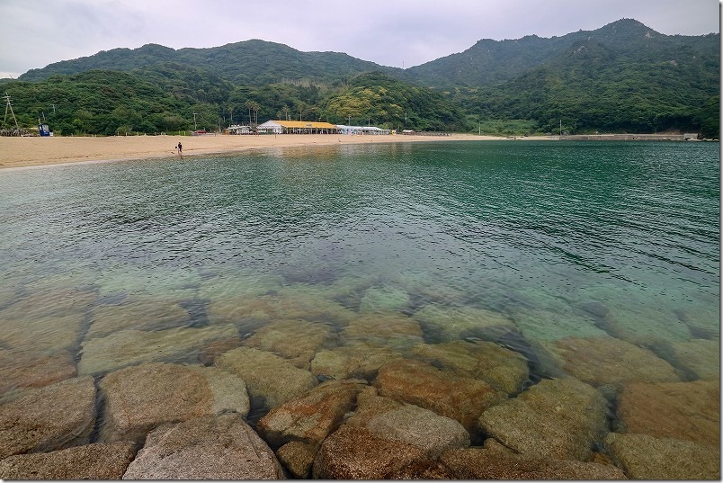 芥屋海水浴場の青い海