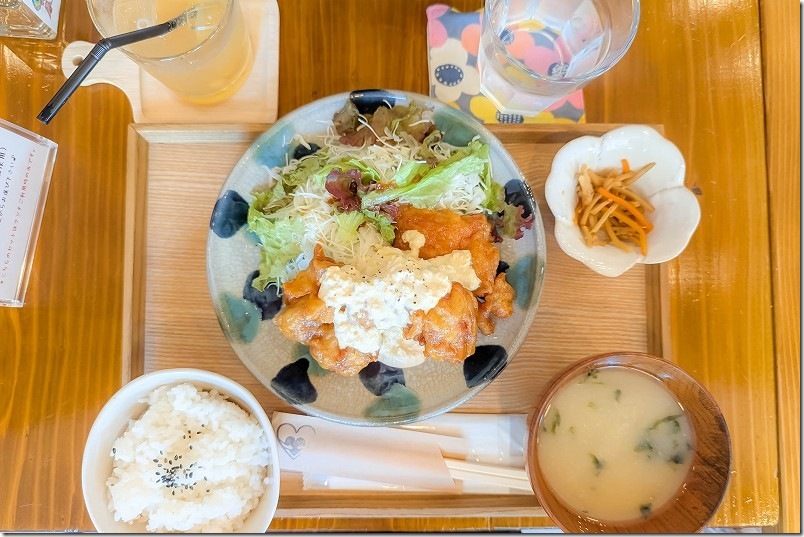 カフェ しあわせ駅のランチ チキン南蛮定食 1200円