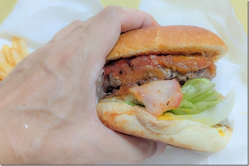 いきまつバーガー 全部乗せハンバーガー 大きく分厚い