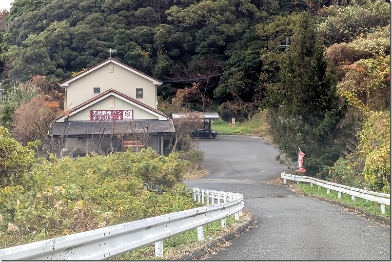 糸島市二丈 パン屋 大楠 お店の横には海 糸島市二丈 パン屋 大楠 お店の横には海